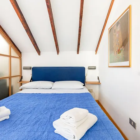 Guesthost - Piazza Risorgimento Cosy Apartamento